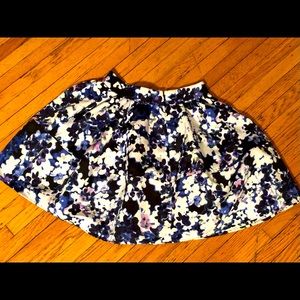 Express Floral Skirt w/pockets
